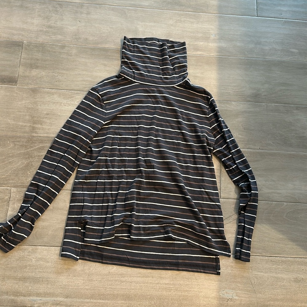 Madewell tissue turtleneck strip top. Size M